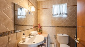 Shower - La Era del Quinto Álora by Ruralidays (Málaga)