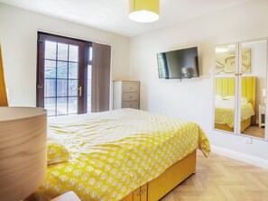 3 bedrooms, free WiFi, bed sheets