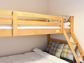 3 bedrooms, free WiFi, bed sheets