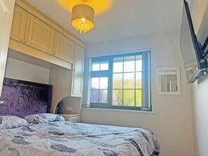 3 bedrooms, free WiFi, bed sheets