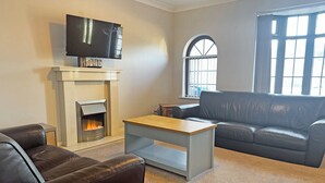 TV, Netflix, smart speakers, streaming services - 3 bedroom accommodation in Seahouses (Seahouses)