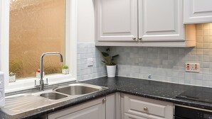 Oven, dishwasher, freezer - 3 bedroom accommodation in Seahouses (Seahouses)