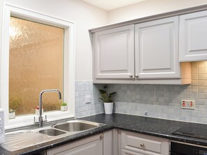 Oven, dishwasher, freezer - 3 bedroom accommodation in Seahouses (Seahouses)