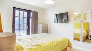 3 bedrooms, WiFi (free), bed sheets - 3 bedroom accommodation in Seahouses (Seahouses)