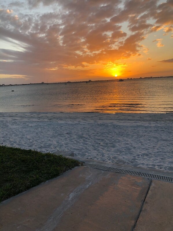 Beach nearby - Private Beach & Much More At Bermuda Bay Condo Community Of St Petersburg (St. Petersburg)