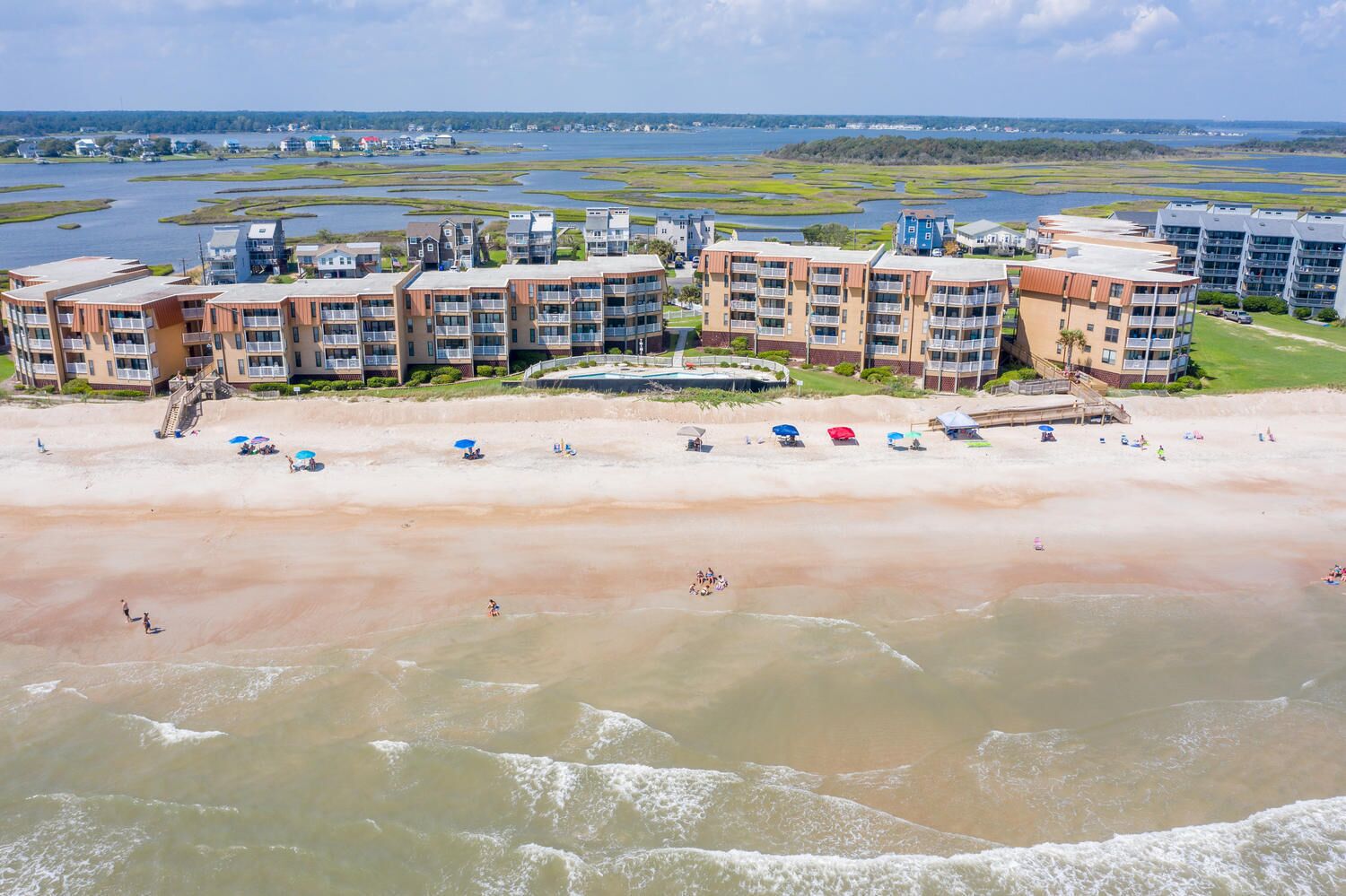 Oceanfront End Unit 2BR Condo - Linens Included