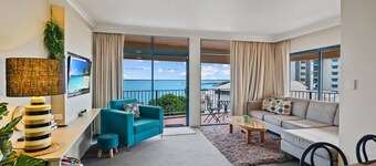 Rustic Sunset Horizon: Oceanview ~ Balcony Dining