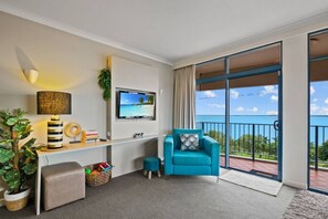 TV, Netflix, streaming services - Rustic Sunset Horizon: Oceanview ~ Balcony Dining (Darwin City)