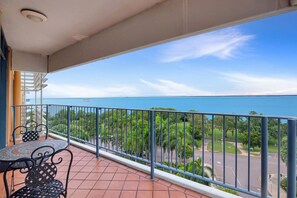 Property grounds - Rustic Sunset Horizon: Oceanview ~ Balcony Dining (Darwin City)