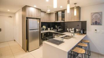 Fridge, microwave, oven, stovetop