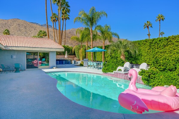 Outdoor pool, a heated pool