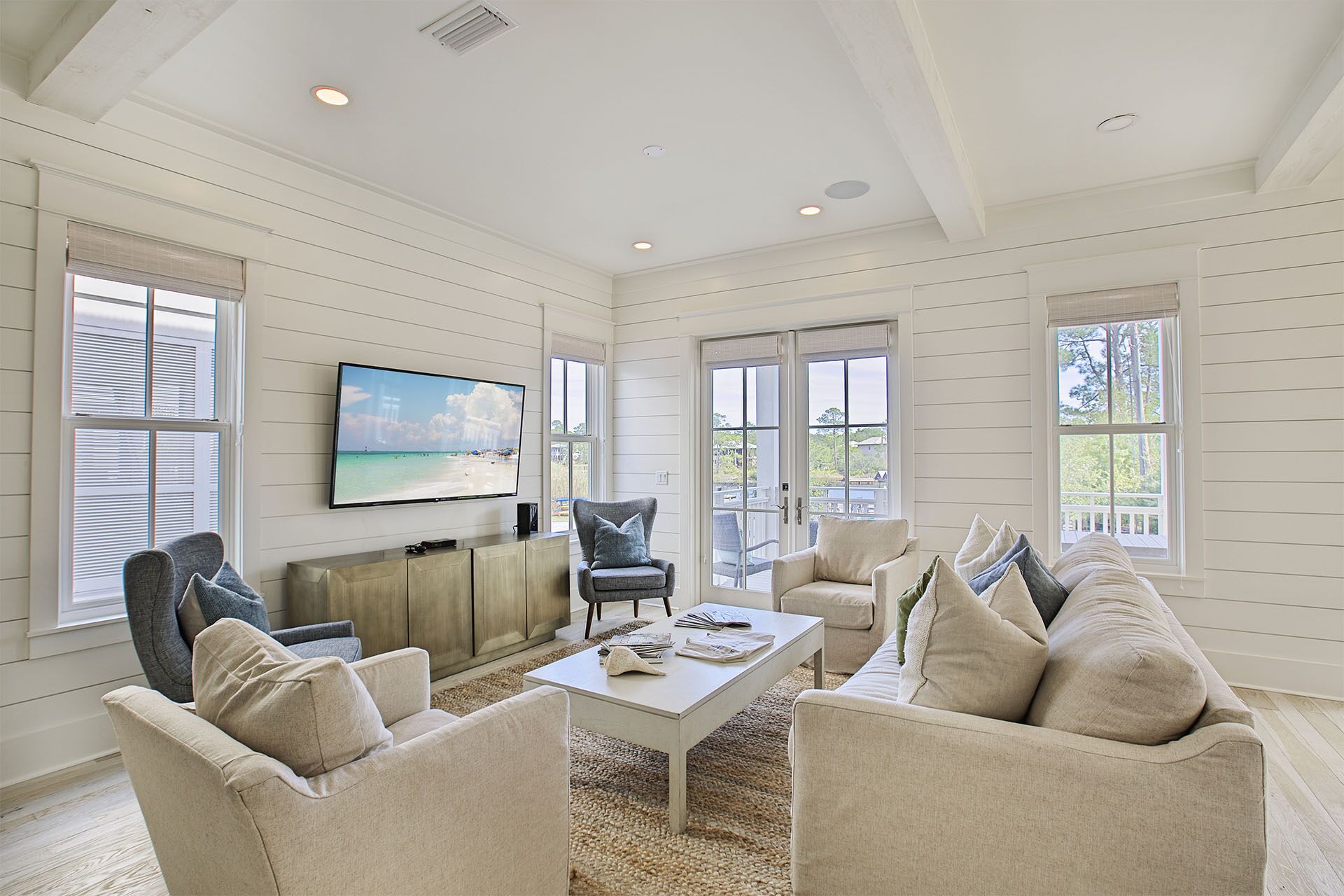 Grayt Oasis - Private Lakefront Neighborhood, Community Pool, Bikes, Game Room!