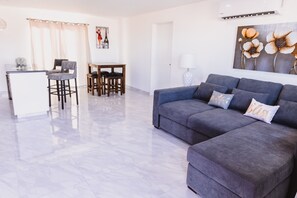 Smart TV, stereo - Entire 1 bedroom apartment (Cabo San Lucas)