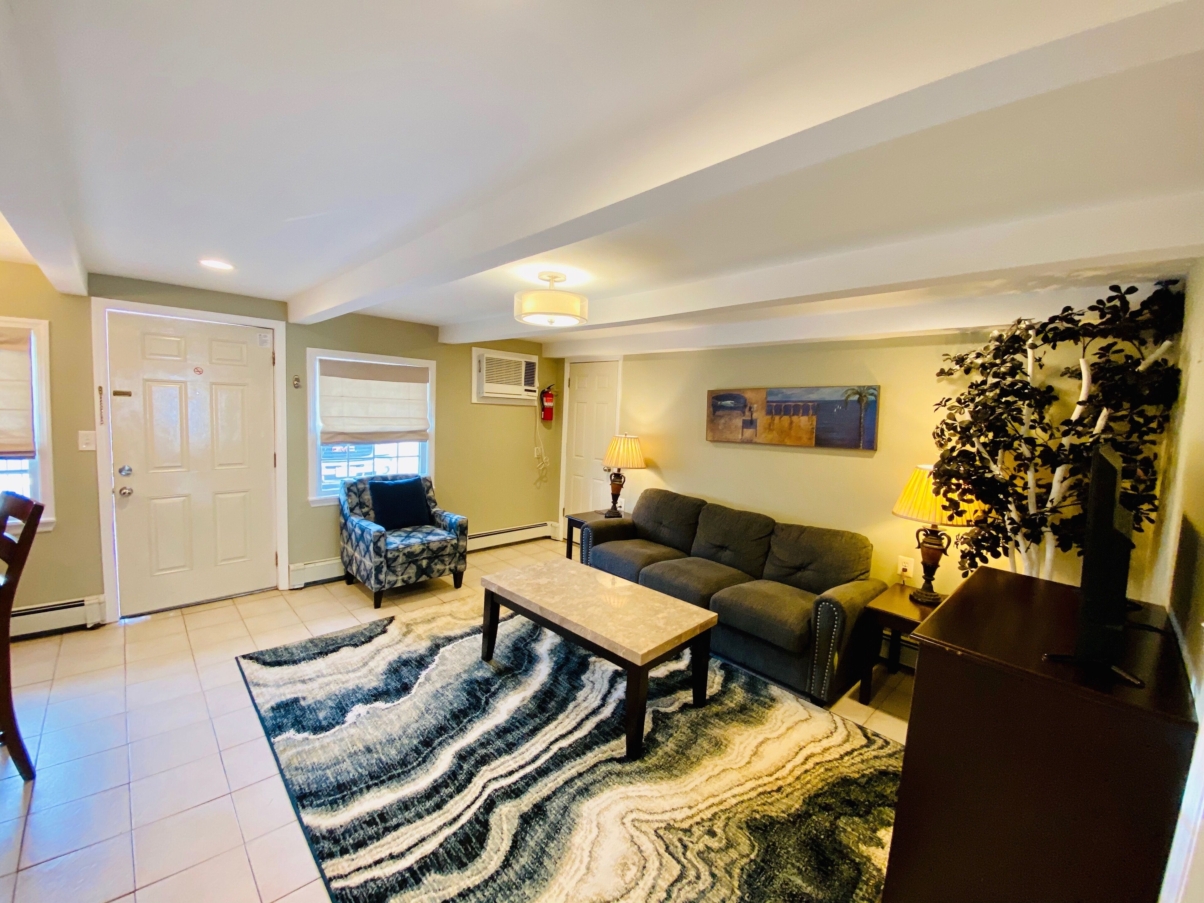 2 BR Beach Suite 6, 2nd floor, Pool Access. Sleeps 6. Off season/ summer rental