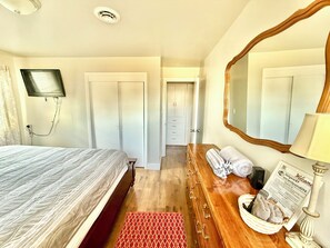3 bedrooms, desk, free WiFi, bed sheets