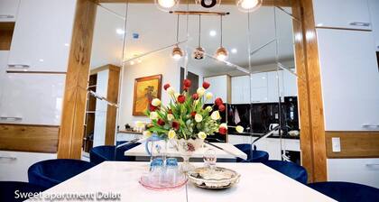 Conveniently located near BigC, next to Xuân Hương Lake,