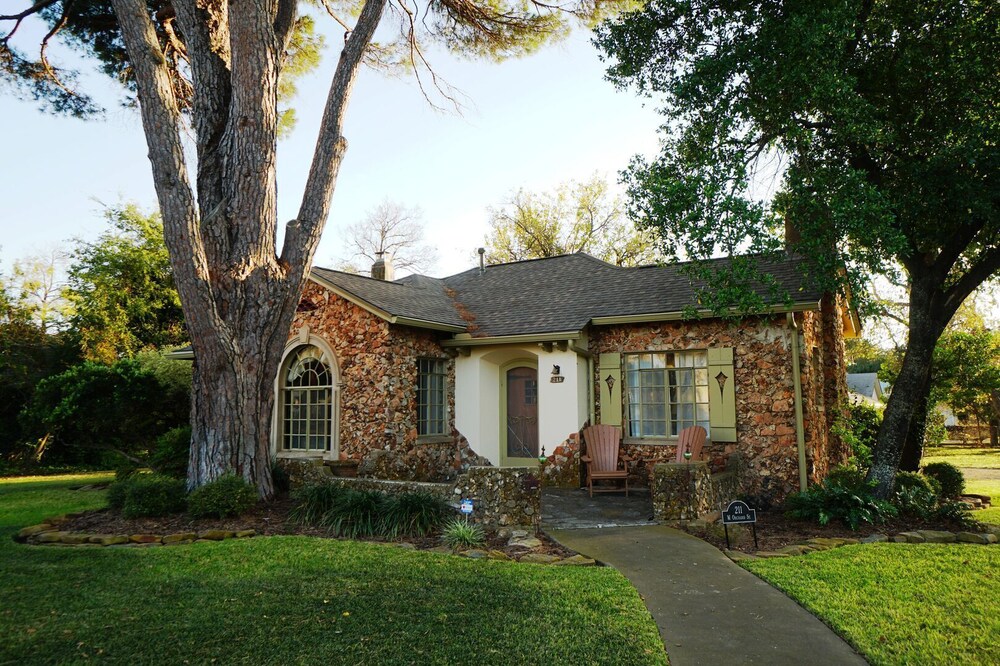 Emmie's | Great Location