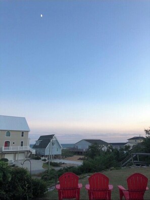 Property grounds - Cozy Beach Getaway With a View!! Refreshed for 2025!! (Emerald Isle)