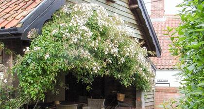 4 bedroom accommodation in Pulham Market, near Diss