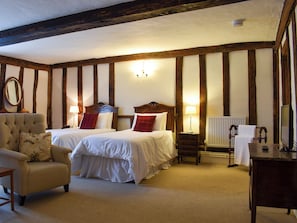 4 bedrooms, free WiFi, bed sheets