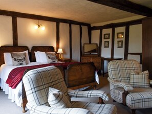 4 bedrooms, free WiFi, bed sheets