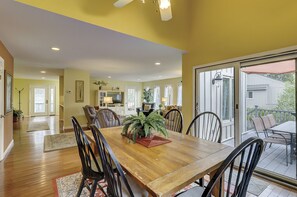 Dining - Sunset Rentals | Oceanwood 112 (Hilton Head Island)