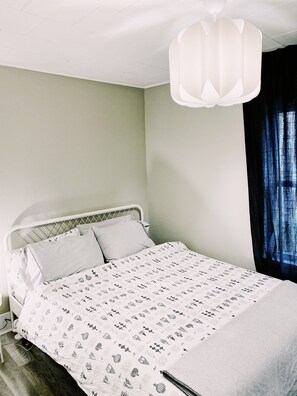 2 bedrooms, WiFi, bed sheets