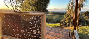 Tui Cottage Private Rural Retreat With Elevated Views To The Ocean