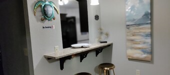 Choosy Chisholm Charm