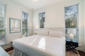 5 makuuhuonetta, työpöytä, silitysrauta/-lauta, ilmainen Wi-Fi