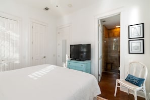 5 bedrooms, desk, iron/ironing board, free WiFi