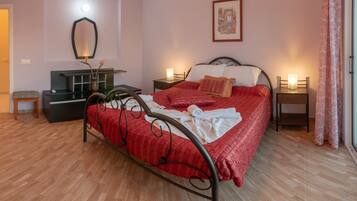 Villa | 4 bedrooms, blackout drapes, iron/ironing board, free WiFi
