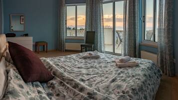 Villa | 4 bedrooms, blackout drapes, iron/ironing board, free WiFi