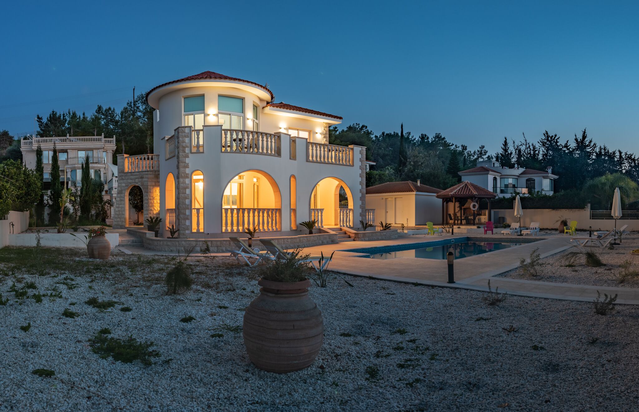 Fassade der Unterkunft – Abend/Nacht