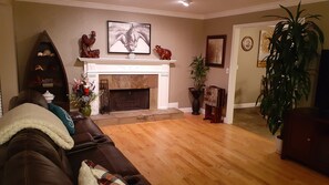 Smart TV, fireplace