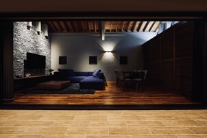 Televisión de pantalla plana de 50 pulgadas con canales digitales