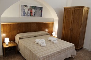 2 chambres, coffres-forts dans les chambres, Wi-Fi, draps fournis