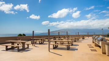 تناول الطعام بالخارج