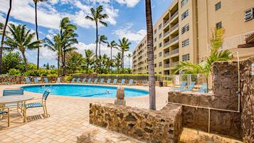 حمّام سباحة خارجي، حمّام سباحة مُدفَّأ