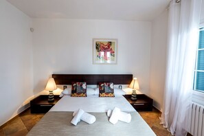 5 quartos, ferros/tábuas de passar roupa, Wi-Fi de cortesia