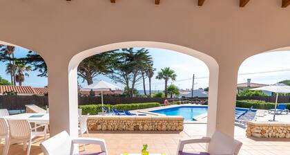 Geräumige Villa mit Pool und Meerblick – Villa Arena Blanca