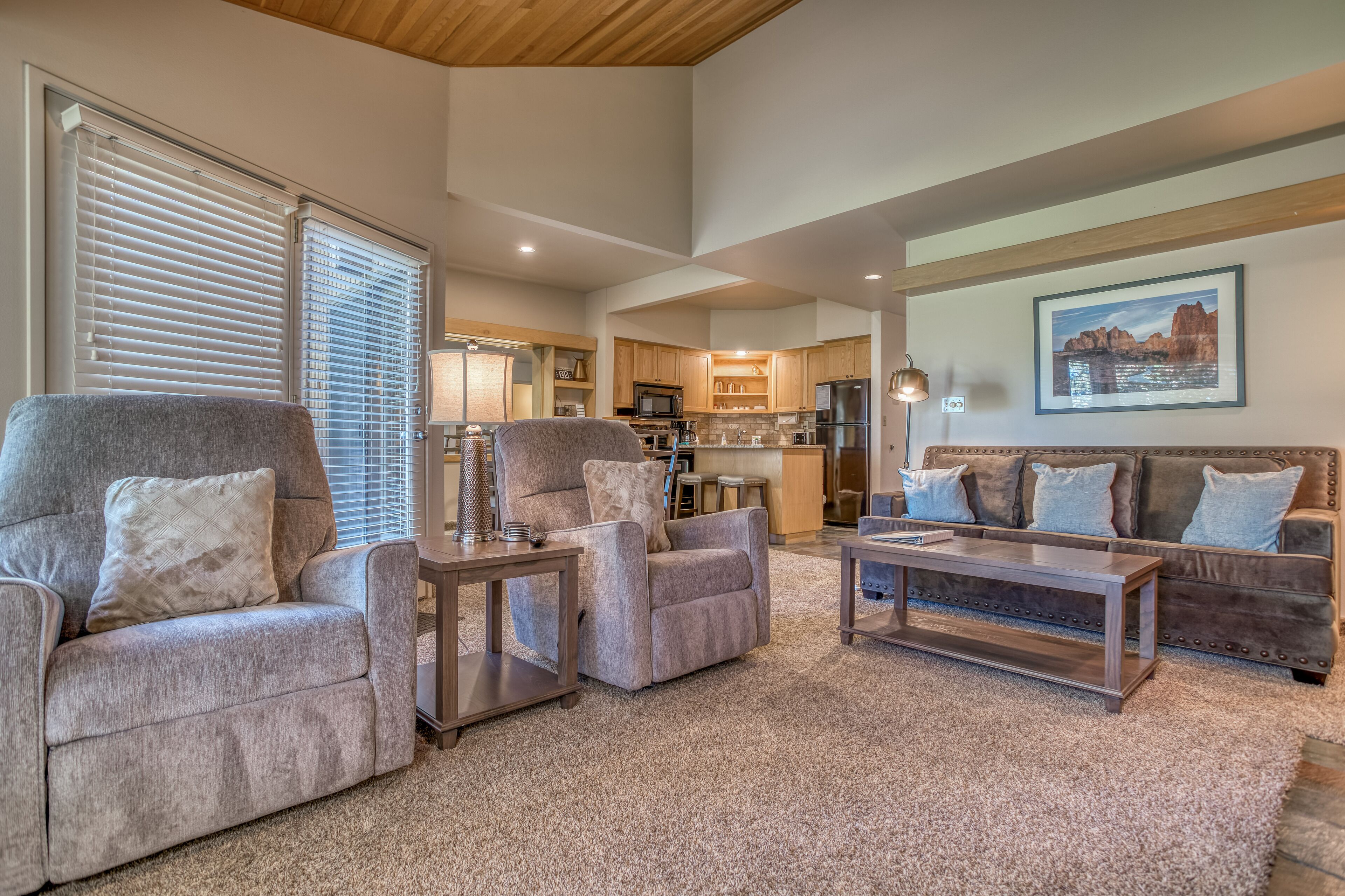 Updated Eagle Crest Resort Golf-Course Townhome has Resort Access, Views!