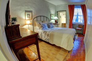 1 habitación, tabla de planchar con plancha, internet y ropa de cama 