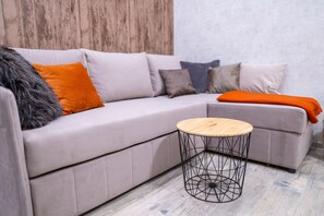 2 bedrooms, desk, blackout curtains, iron/ironing board - More Apartments na Estonskoy 37 (Estosadok)