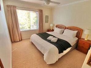 2 bedrooms, iron/ironing board, free WiFi, bed sheets