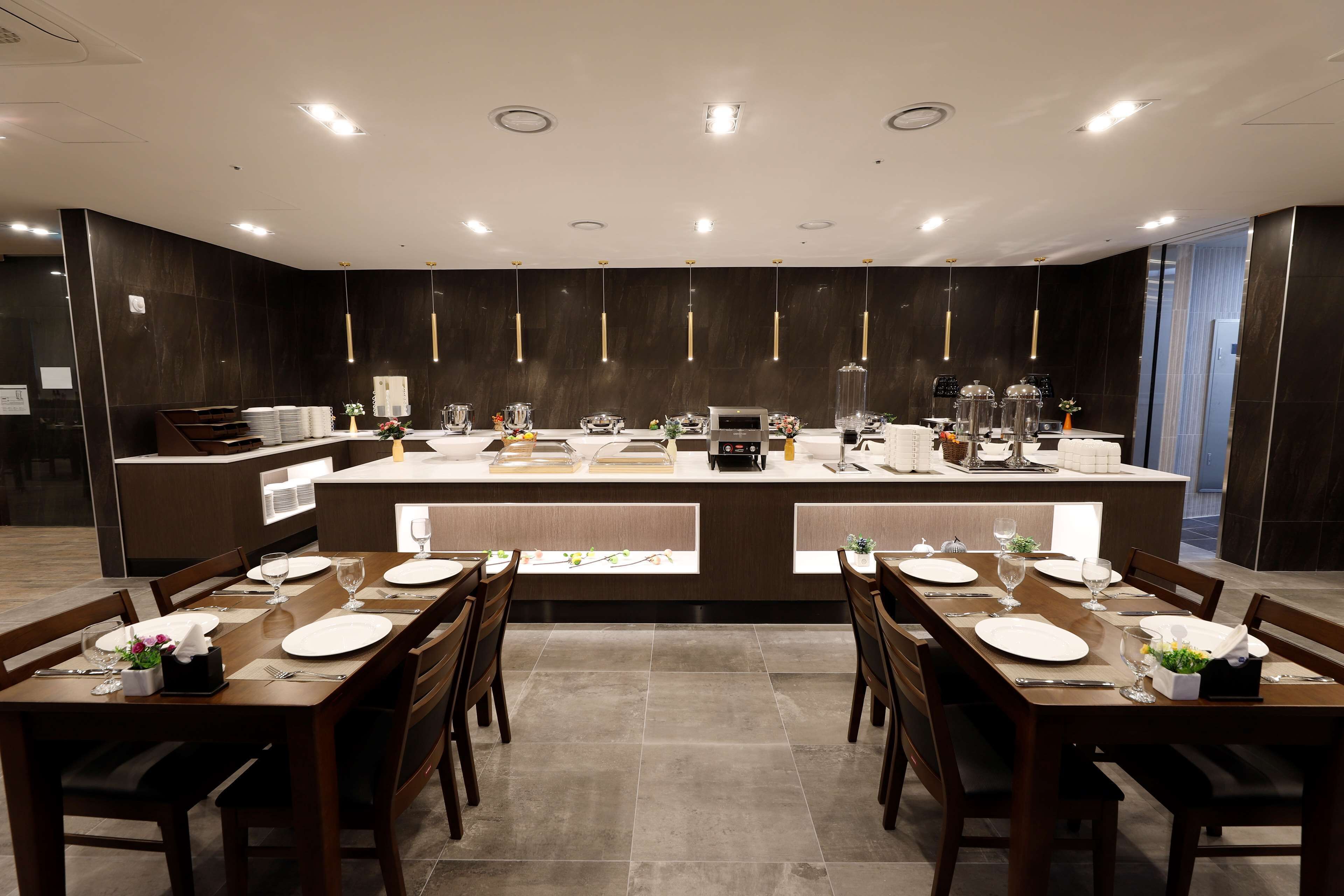 daily buffet breakfast (krw 22000 per person)