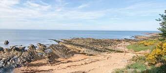 Luxury Townhouse with Hot tub & Parking* Special offer for March & April dates*