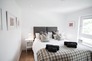 4 habitaciones, tabla de planchar con plancha y cuna de viaje 