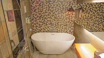 Ducha, artículos de tocador gratuitos, secador de pelo, pantuflas