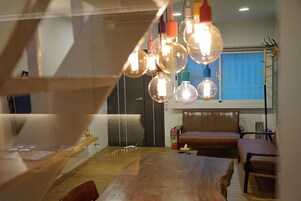 Chambre Quadruple Sénior | Bureau, rideaux occultants, lits pliants/supplémentaires, Wi-Fi gratuit